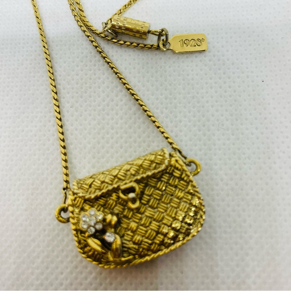 1928 Goldweave and Rhinestone Flower Purse Pendant Charm Necklace - Picture 6 of 9